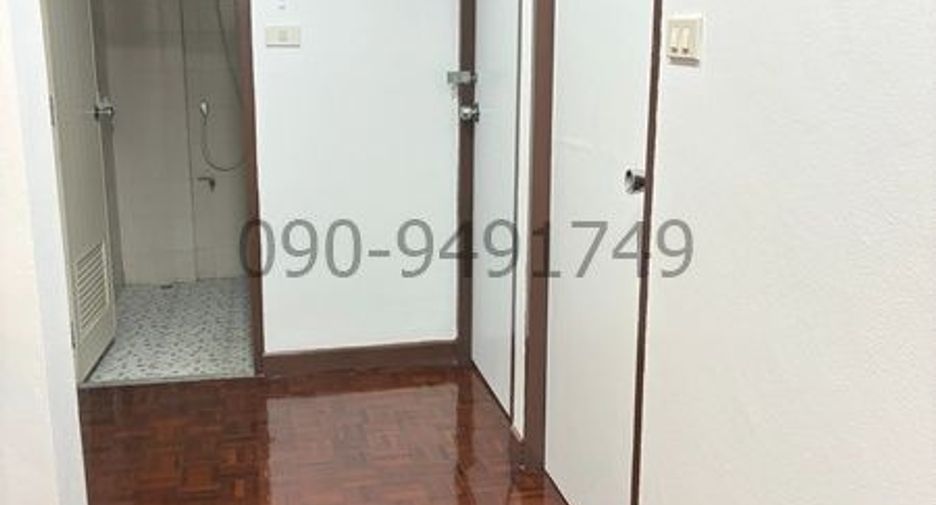 For rent 3 bedrooms townhouse in Bang Na, Bangkok