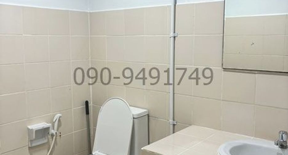 For rent 3 bedrooms townhouse in Bang Na, Bangkok