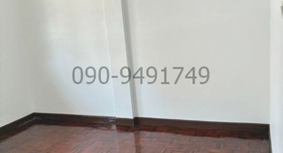 For rent 3 bedrooms townhouse in Bang Na, Bangkok