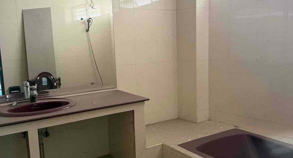 Casa en venta de 12 habitaciones en Khlong San, Bangkok