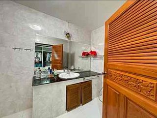 Casa en venta de 12 habitaciones en Khlong San, Bangkok