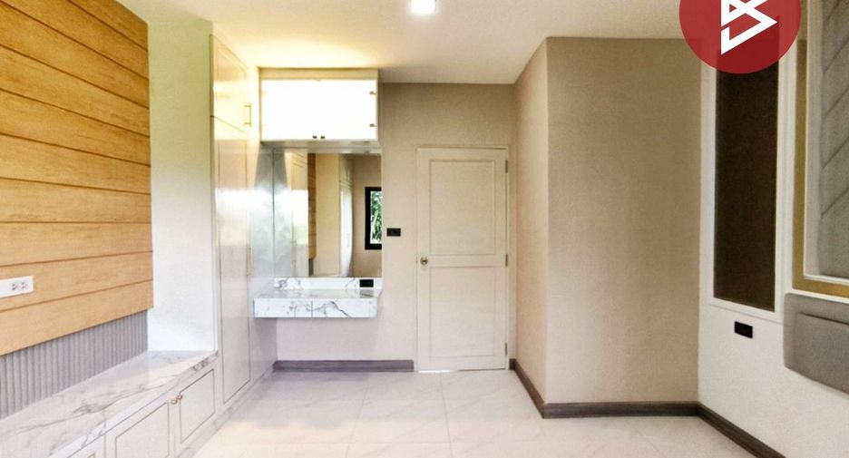 For sale 2 bedrooms townhouse in Lat Krabang, Bangkok