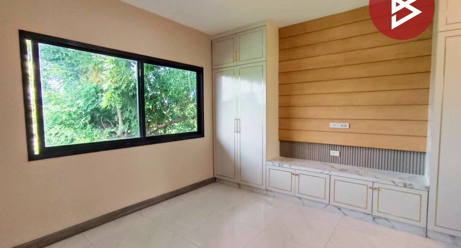 For sale 2 bedrooms townhouse in Lat Krabang, Bangkok