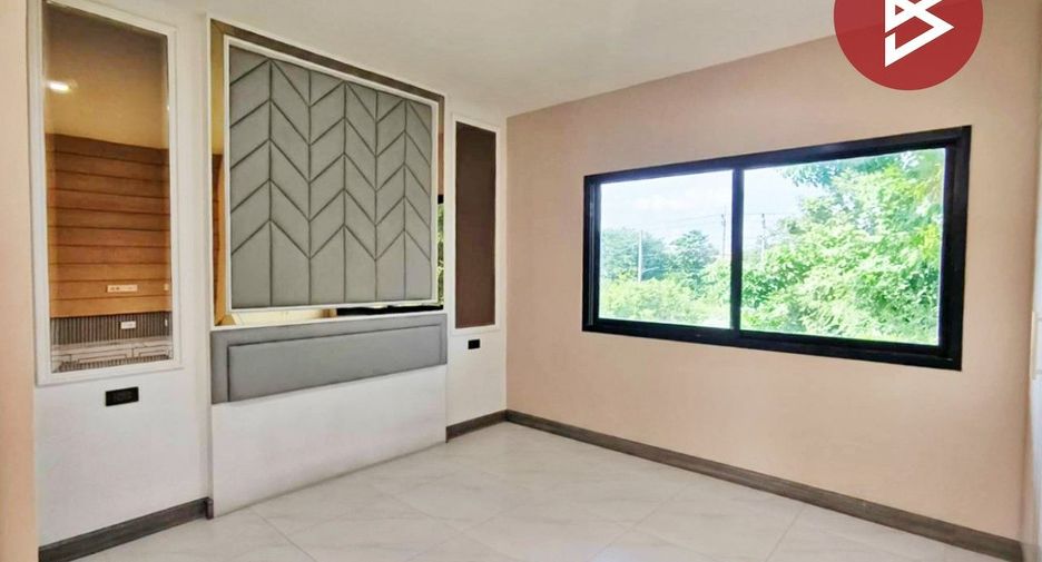 For sale 2 bedrooms townhouse in Lat Krabang, Bangkok