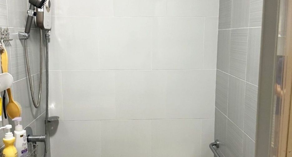 For sale 3 bedrooms townhouse in Mueang Pathum Thani, Pathum Thani