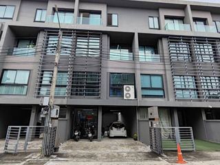 Продажа 2 спальни офис в Банг Капи, Бангкок