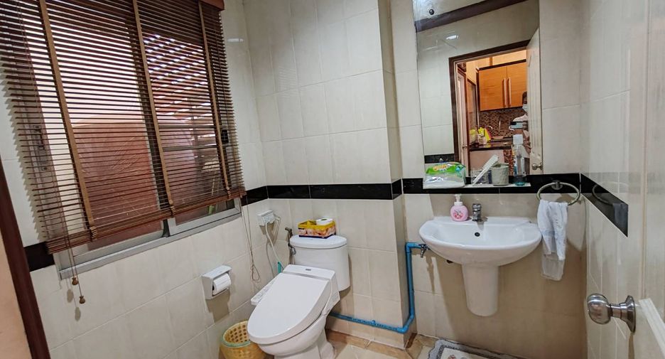 For sale 3 bedrooms townhouse in Suan Luang, Bangkok