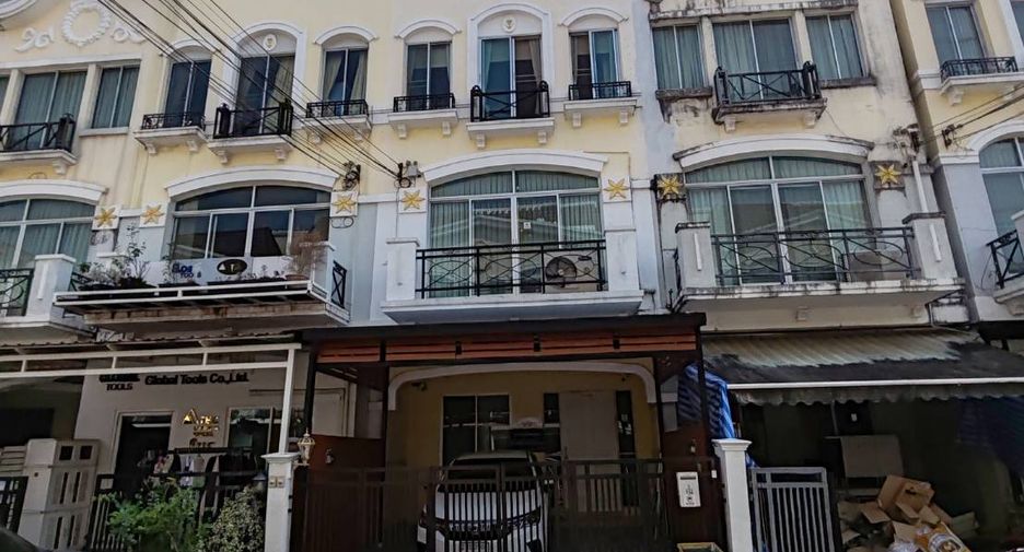 For sale 3 bedrooms townhouse in Suan Luang, Bangkok