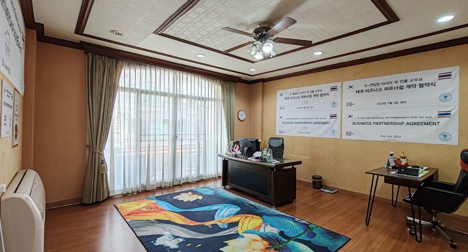 For sale 3 bedrooms townhouse in Suan Luang, Bangkok