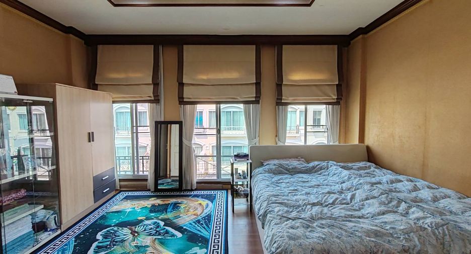 For sale 3 bedrooms townhouse in Suan Luang, Bangkok