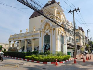 Casa adosada en venta de 3 habitaciones en Suan Luang, Bangkok