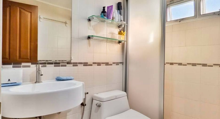For sale 1 bed condo in Bang Kapi, Bangkok
