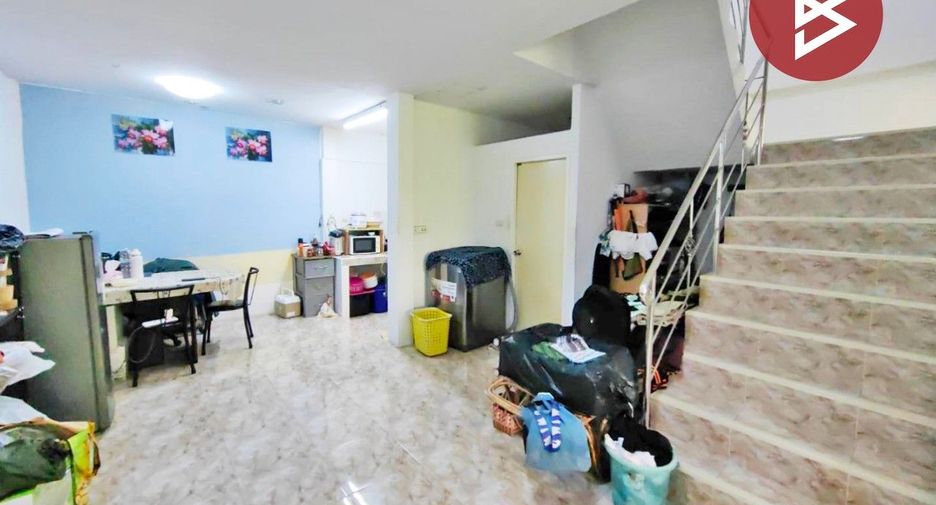 For sale 3 bedrooms townhouse in Mueang Samut Prakan, Samut Prakan