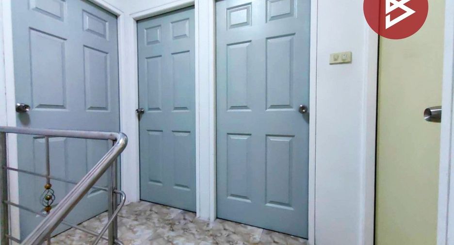 For sale 3 bedrooms townhouse in Mueang Samut Prakan, Samut Prakan