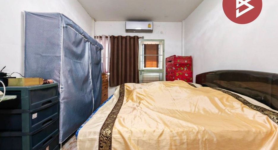 For sale 3 bedrooms townhouse in Mueang Samut Prakan, Samut Prakan