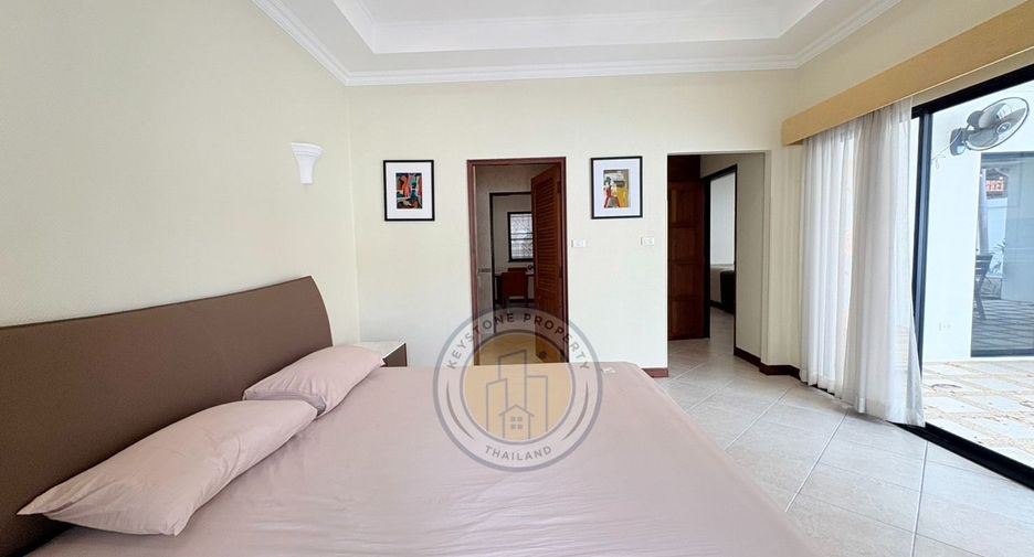 For sale 3 bedrooms villa in Pratumnak, Pattaya