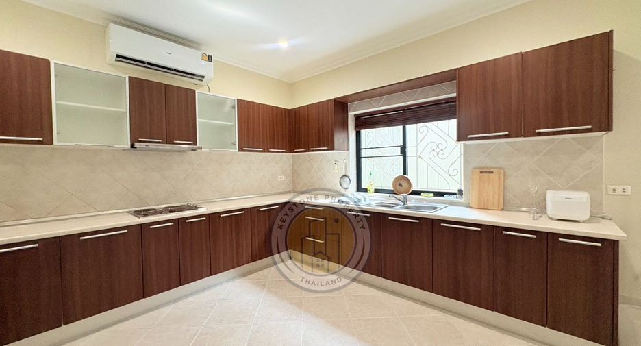 For sale 3 bedrooms villa in Pratumnak, Pattaya