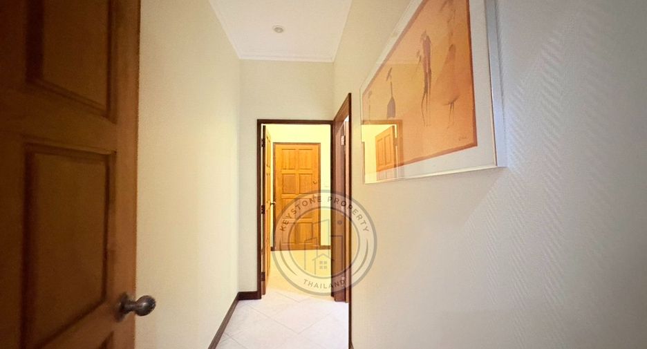 For sale 3 bedrooms villa in Pratumnak, Pattaya