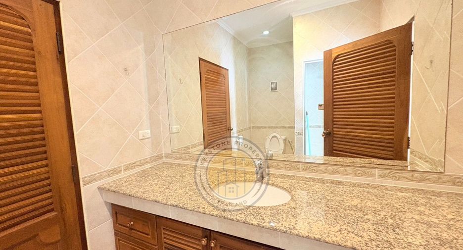 For sale 3 bedrooms villa in Pratumnak, Pattaya