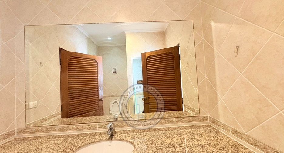 For sale 3 bedrooms villa in Pratumnak, Pattaya
