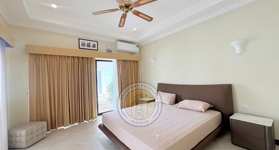 For sale 3 bedrooms villa in Pratumnak, Pattaya