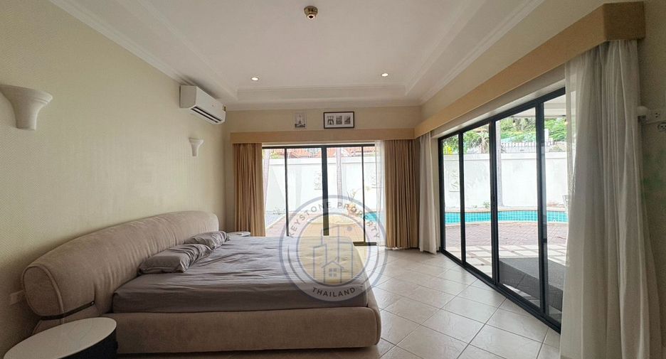 For sale 3 bedrooms villa in Pratumnak, Pattaya