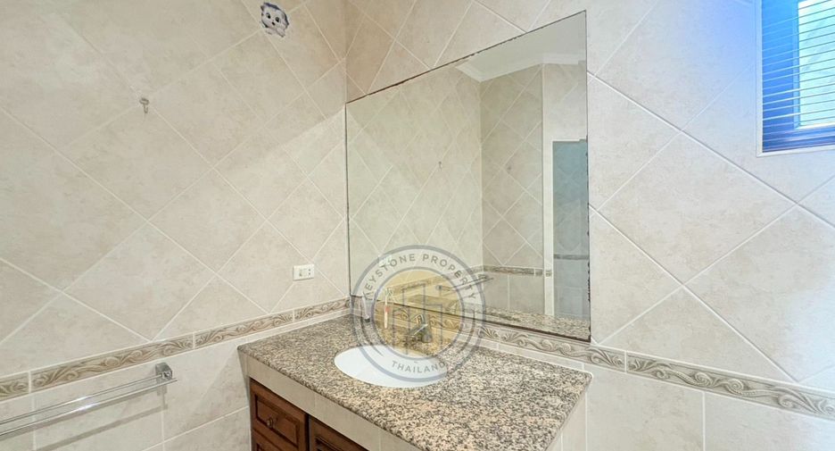 For sale 3 bedrooms villa in Pratumnak, Pattaya