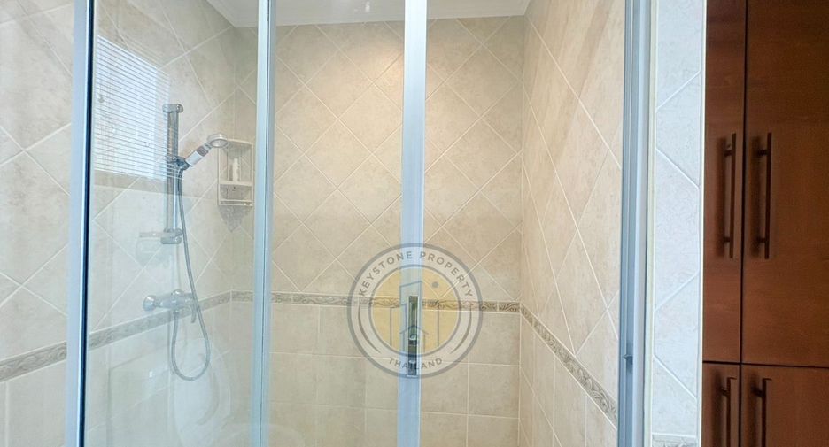 For sale 3 bedrooms villa in Pratumnak, Pattaya