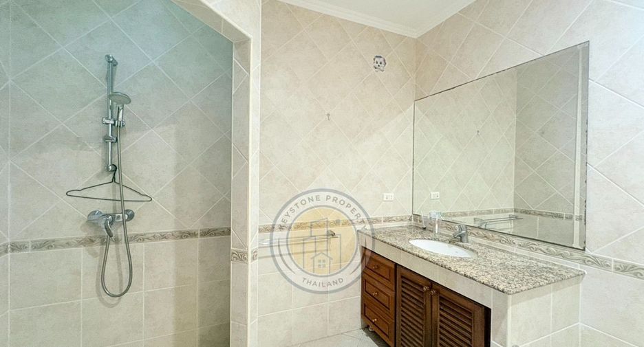 For sale 3 bedrooms villa in Pratumnak, Pattaya