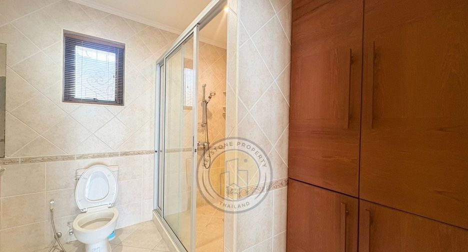 For sale 3 bedrooms villa in Pratumnak, Pattaya