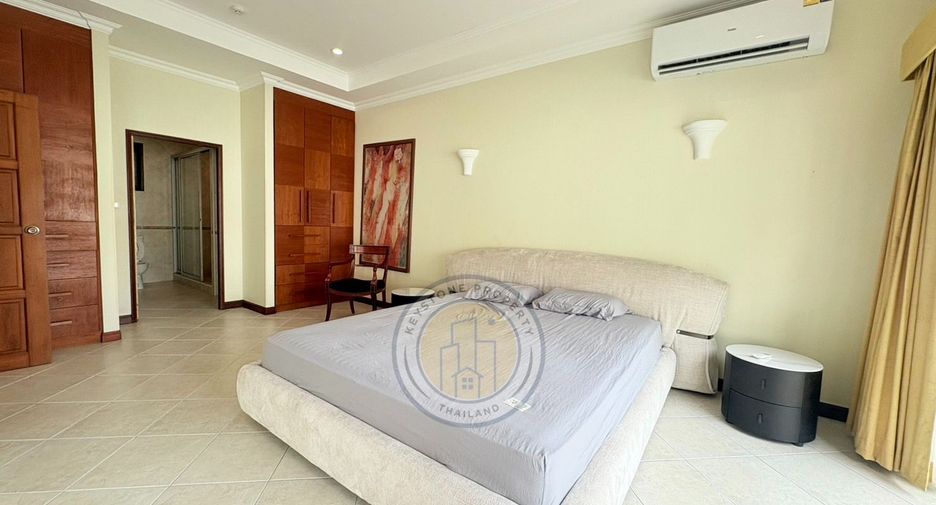 For sale 3 bedrooms villa in Pratumnak, Pattaya