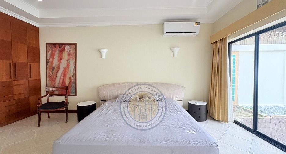 For sale 3 bedrooms villa in Pratumnak, Pattaya