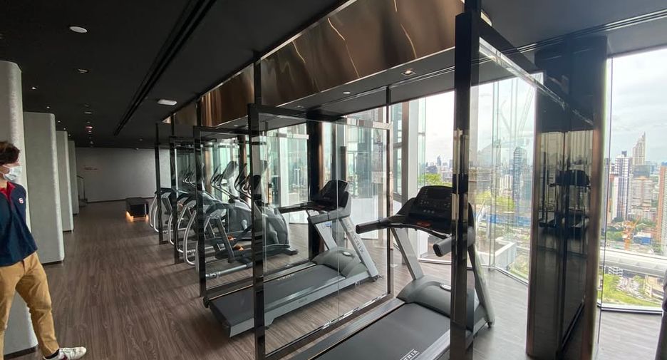 For sale 2 bedrooms condo in Huai Khwang, Bangkok