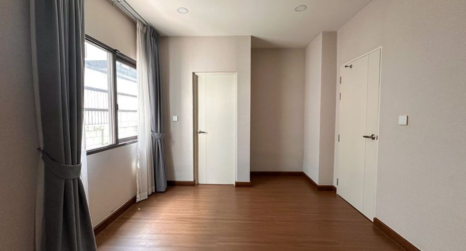 Haus zum Kauf mit 4 Zimmer in Mueang Nonthaburi, Nonthaburi