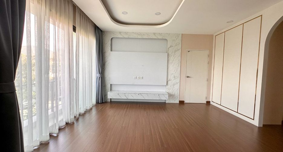Haus zum Kauf mit 4 Zimmer in Mueang Nonthaburi, Nonthaburi