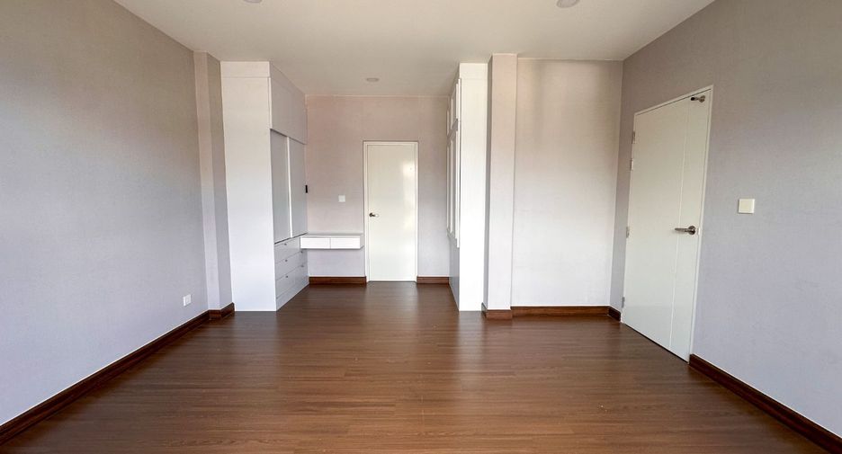 Haus zum Kauf mit 4 Zimmer in Mueang Nonthaburi, Nonthaburi