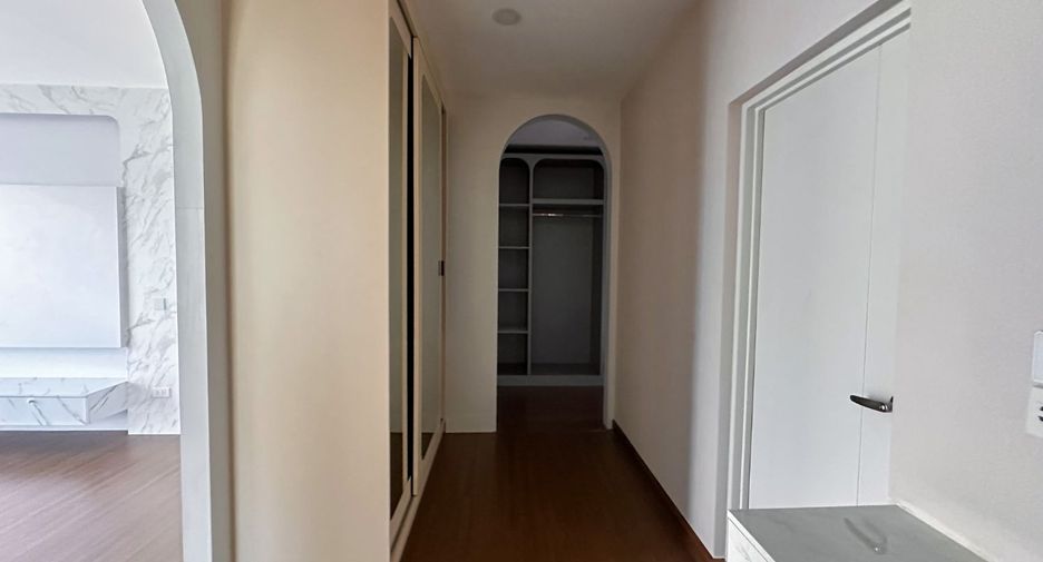 Haus zum Kauf mit 4 Zimmer in Mueang Nonthaburi, Nonthaburi