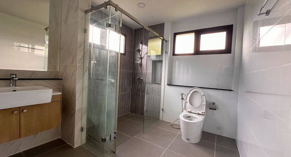 Haus zum Kauf mit 4 Zimmer in Mueang Nonthaburi, Nonthaburi