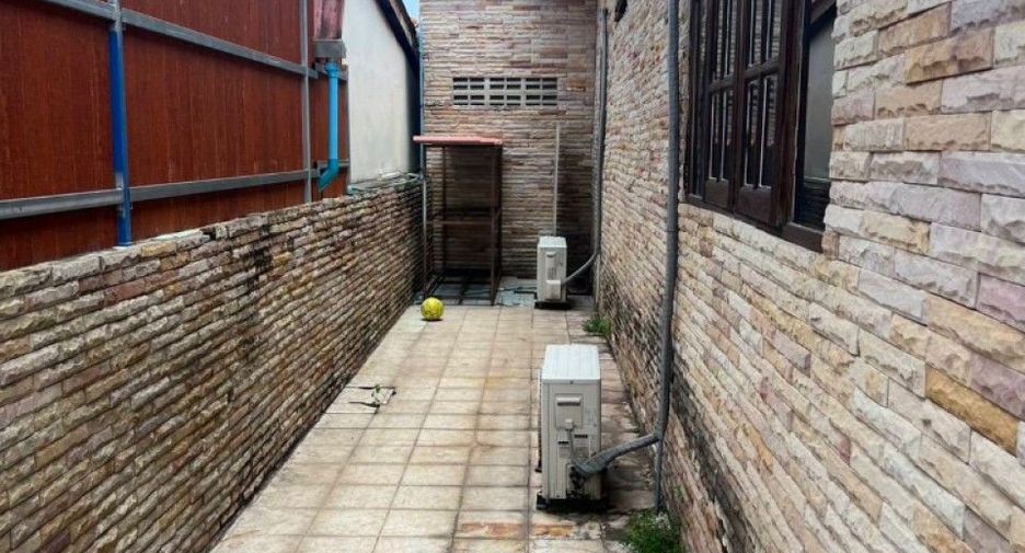 For sale 3 bedrooms house in Si Racha, Chonburi
