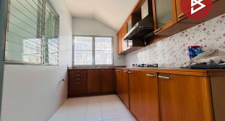 Casa en venta de 2 habitaciones en Si Racha, Chonburi