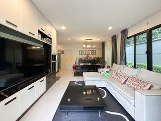 For sale 4 bedrooms house in Bangkok Noi, Bangkok