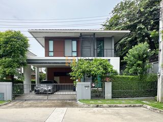 For sale 4 bedrooms house in Bangkok Noi, Bangkok