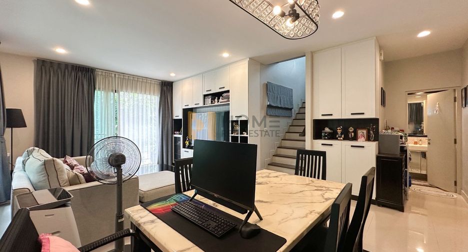 For sale 4 bedrooms house in Bangkok Noi, Bangkok