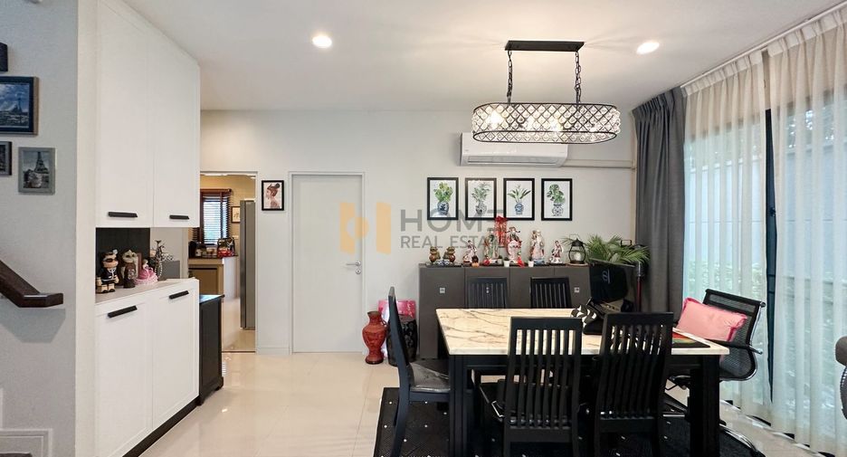 For sale 4 bedrooms house in Bangkok Noi, Bangkok