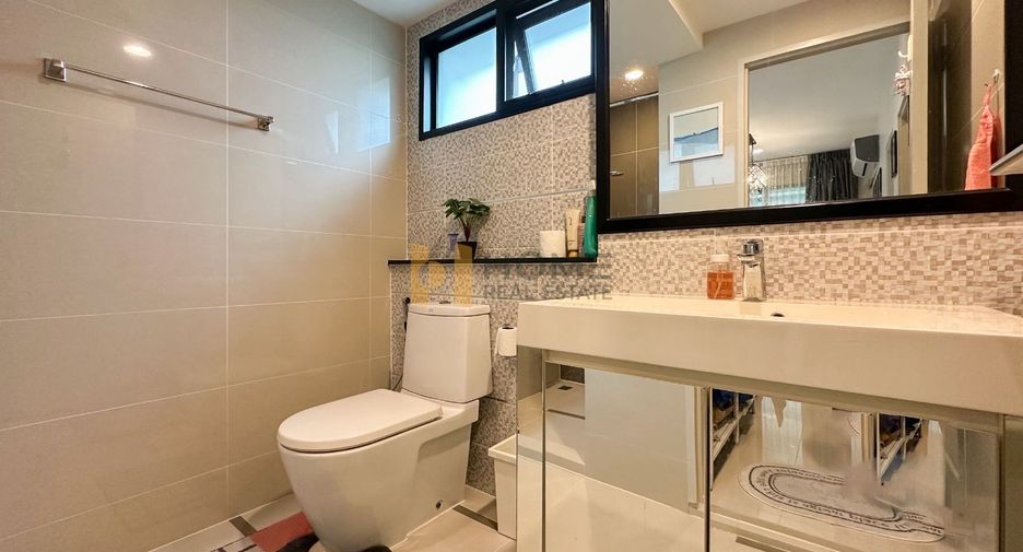 For sale 4 bedrooms house in Bangkok Noi, Bangkok