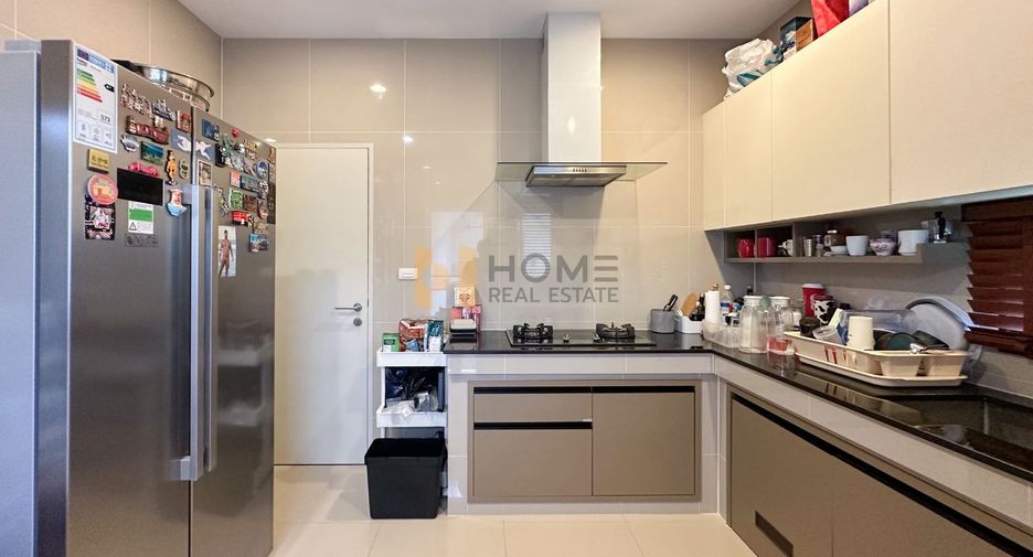 For sale 4 bedrooms house in Bangkok Noi, Bangkok