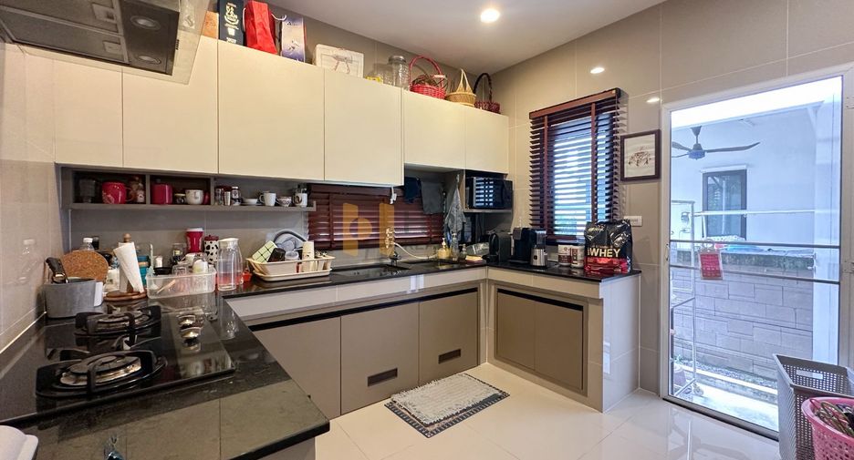 For sale 4 bedrooms house in Bangkok Noi, Bangkok