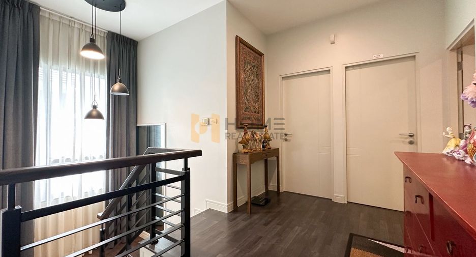 For sale 4 bedrooms house in Bangkok Noi, Bangkok