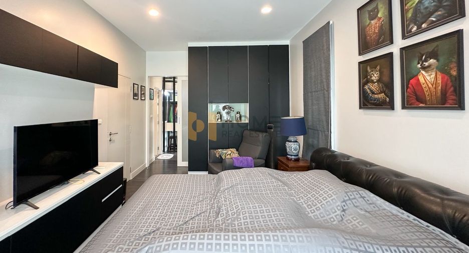 For sale 4 bedrooms house in Bangkok Noi, Bangkok