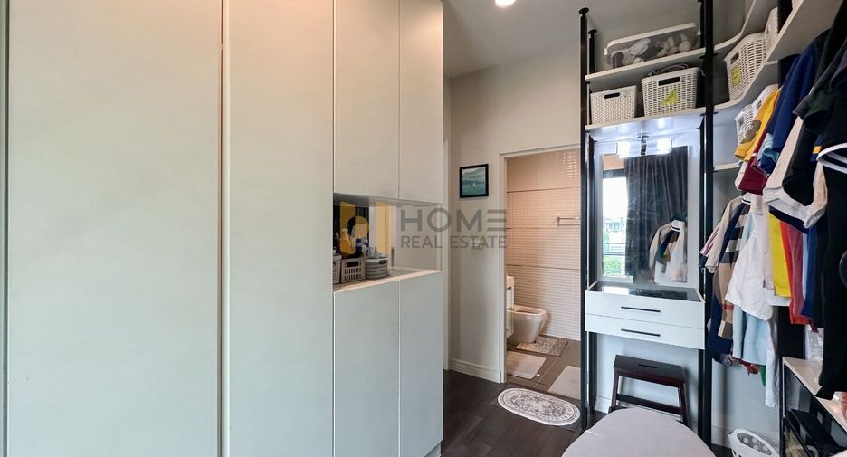 For sale 4 bedrooms house in Bangkok Noi, Bangkok